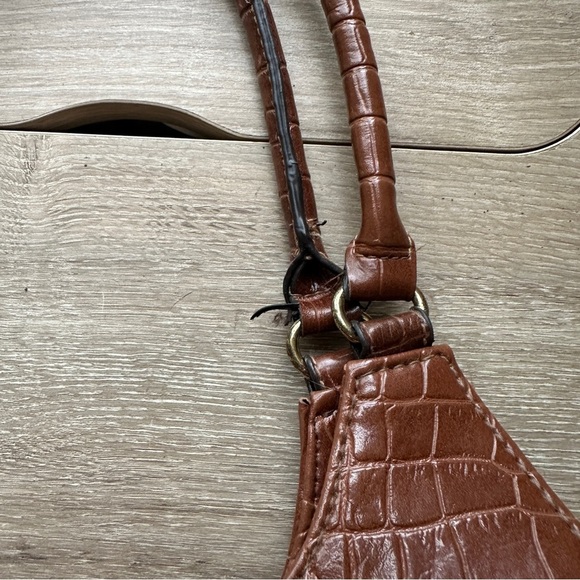 Y2k brown faux leather crocodile style shoulder bag - Picture 6 of 11